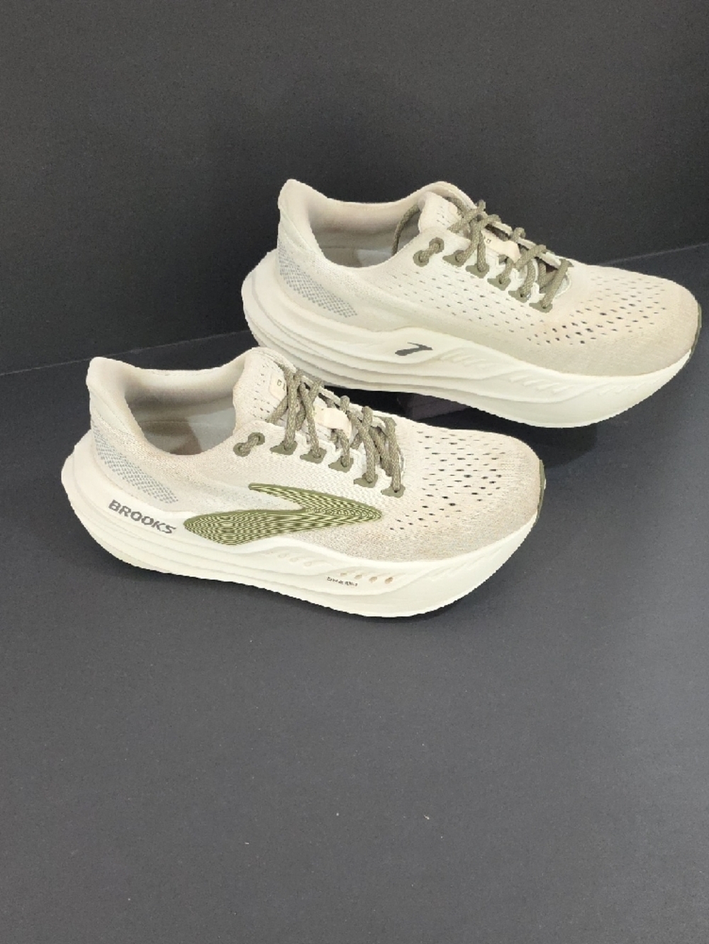 Brooks Glycerin MAX Mens Running Shoes in Cream and Olive Size 9.5 D - Picture 3 of 12